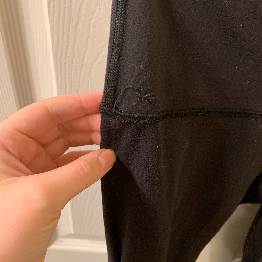 WELL-WORN lulu leggings - Picture 5 of 5